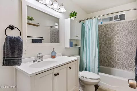 Bath - 3380 Turkey Run, Overgaard, AZ 85933 photo 2 of 2
