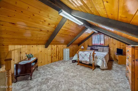 Bedroom - 2840 Pine Rim Rd, Overgaard, AZ 85933 photo 5 of 6