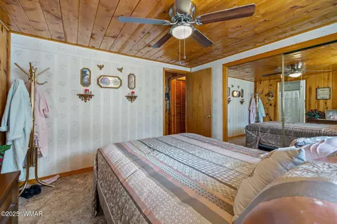 Bedroom - 2840 Pine Rim Rd, Overgaard, AZ 85933 photo 2 of 6