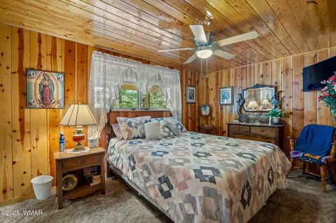 Bedroom - 2840 Pine Rim Rd, Overgaard, AZ 85933 photo 3 of 6