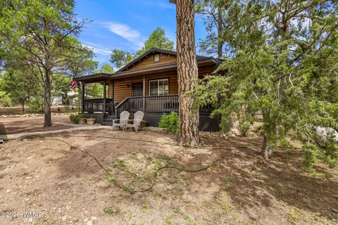 Exterior - 3511 Broken Arrow Rd, Overgaard, AZ 85933 photo 3 of 10