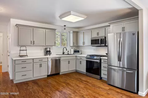 Kitchen - 3511 Broken Arrow Rd, Overgaard, AZ 85933 photo 1 of 3