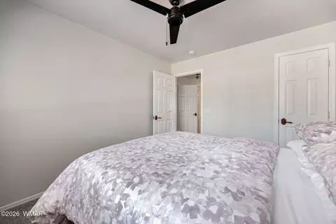 Bedroom - 3511 Broken Arrow Rd, Overgaard, AZ 85933 photo 2 of 4