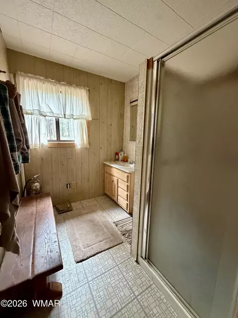 Bath - 3 County Road N1040 St, Eagar, AZ 85925 photo 1 of 2