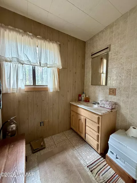 Bath - 3 County Road N1040 St, Eagar, AZ 85925 photo 2 of 2