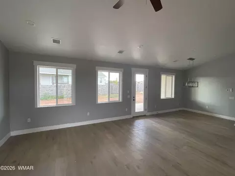 Living - 2176 W Arrowhead Rd, Snowflake, AZ 85937 photo 1 of 2