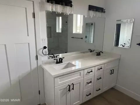 Bath - 2176 W Arrowhead Rd, Snowflake, AZ 85937 photo 3 of 4