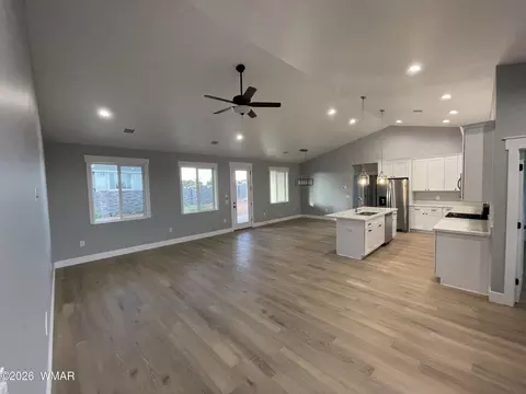 Living - 2176 W Arrowhead Rd, Snowflake, AZ 85937 photo 2 of 2