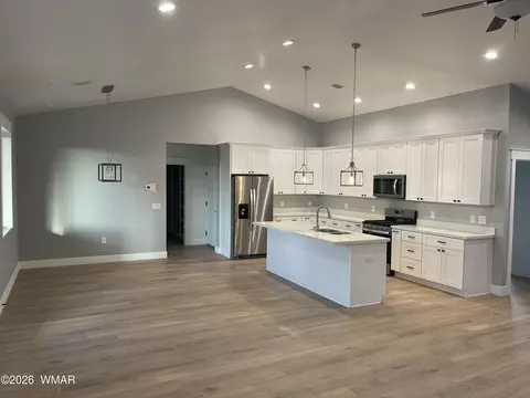 Kitchen - 2176 W Arrowhead Rd, Snowflake, AZ 85937 photo 1 of 1