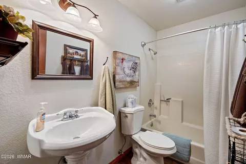 Bath - 4308 Eagle Cir, Pinetop, AZ 85935 photo 3 of 3