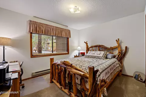 Bedroom - 4308 Eagle Cir, Pinetop, AZ 85935 photo 3 of 4