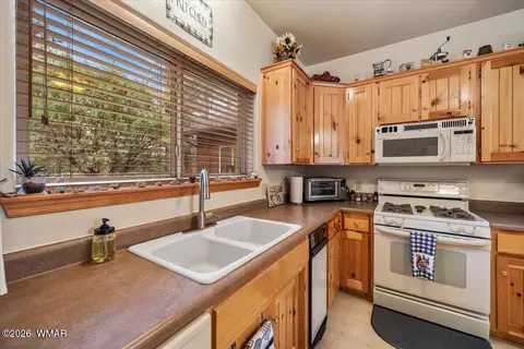Kitchen - 15 County Road 2019, Nutrioso, AZ 85932 photo 2 of 3