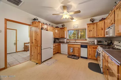 Kitchen - 15 County Road 2019, Nutrioso, AZ 85932 photo 3 of 3