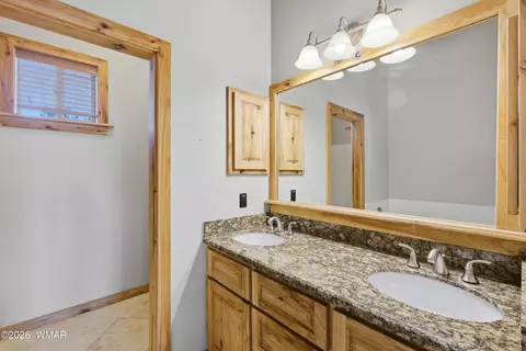 Bath - 3033 Aspen Rd, Overgaard, AZ 85933 photo 6 of 9