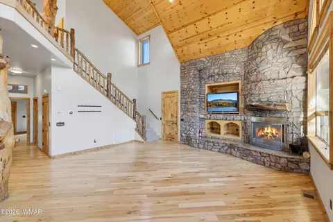 Living - 3033 Aspen Rd, Overgaard, AZ 85933 photo 4 of 7