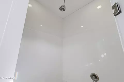 Bath - 3033 Aspen Rd, Overgaard, AZ 85933 photo 5 of 9