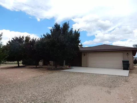 600 W Iris Rd, Paulden, AZ 86334 photo 1