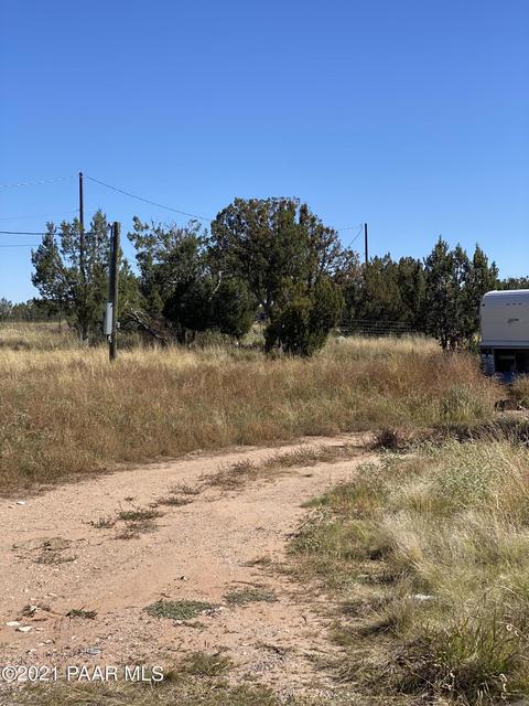 25865 W Hillcrest Dr, Seligman, AZ 86337