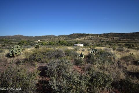 15740 E Broken Bit Rd, Mayer, AZ 86333 photo 2