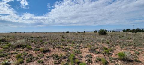 65 E Ahonen Rd, Paulden, AZ 86334 photo 1