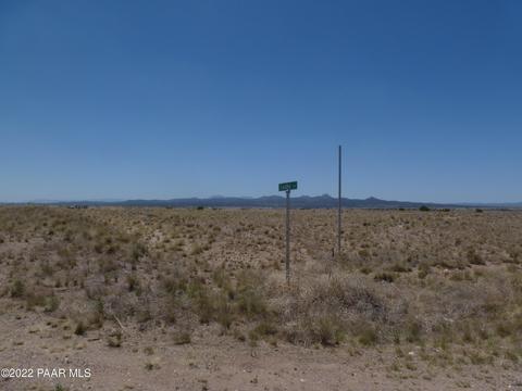 000 Cherry Blossom Ln, Paulden, AZ 86334