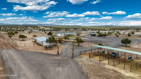 189 W Couchman Trl, Ash Fork, AZ 86320
