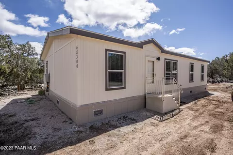 48300 N Log Ln, Seligman, AZ 86337