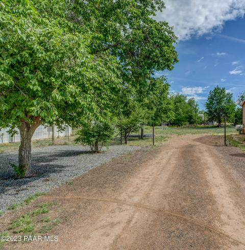 240 E Bramble Dr, Paulden, AZ 86334 photo 4