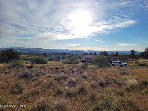 19976 E Longhorn Ln, Mayer, AZ 86333