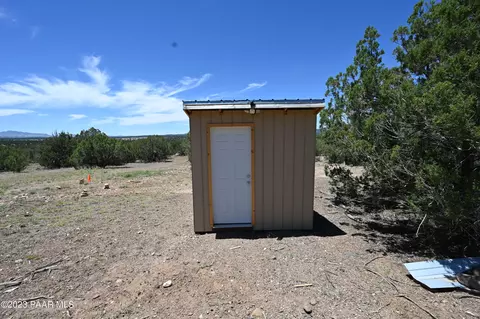 565 N Caliente Wind Way, Seligman, AZ 86337
