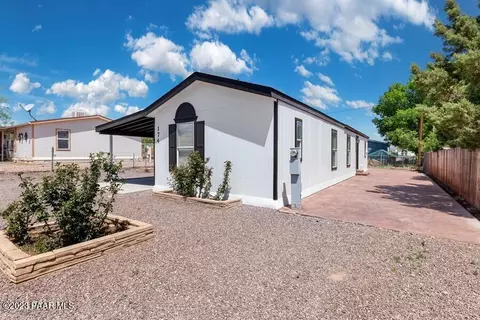 174 W Arrowhead Dr, Paulden, AZ 86334