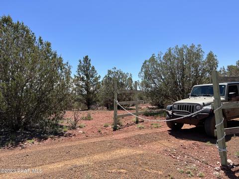 34 Cooks Trl, Ash Fork, AZ 86320
