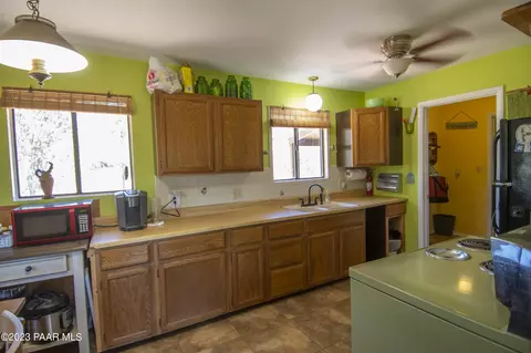 30985 W Sunset Dr, Seligman, AZ 86337