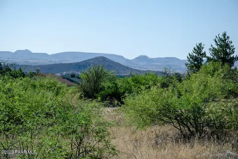 19845 E Sierra Dr, Mayer, AZ 86333