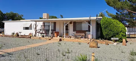 17302 E Trails End Rd, Mayer, AZ 86333