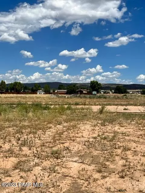 245 W La Jolla Ln, Paulden, AZ 86334