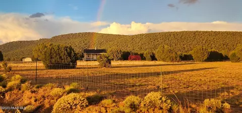33933 W Skylar Rdg, Seligman, AZ 86337