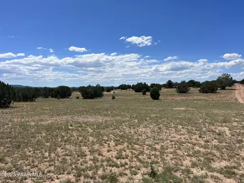 11 Chain Ranch Rd, Ash Fork, AZ 86320 photo 2