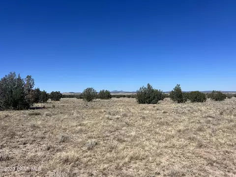135 SW Boars Breath Rd, Ash Fork, AZ 86320