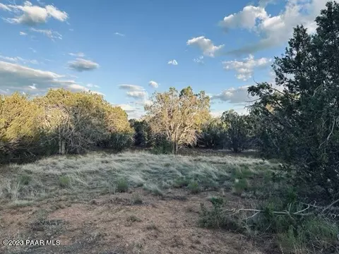 88 NW Stockmans Rd, Ash Fork, AZ 86320
