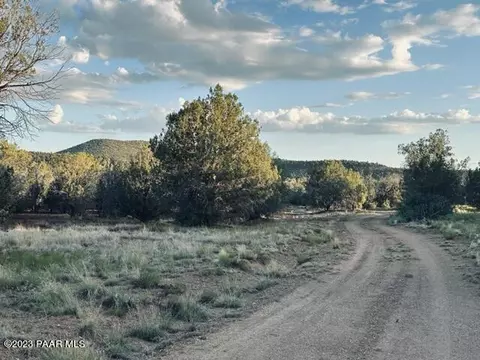 88 NE Stockmans Rd, Ash Fork, AZ 86320 photo 3