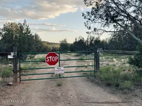 88 SE Stockmans Rd, Ash Fork, AZ 86320