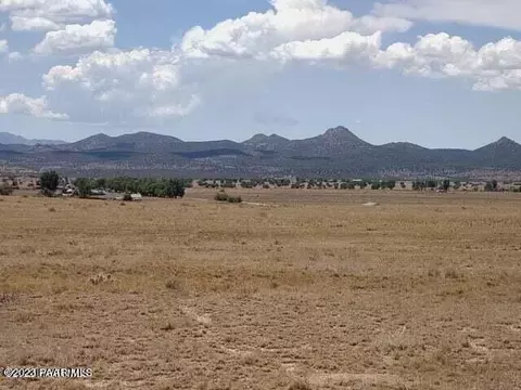 3885 W Chianti Ln, Paulden, AZ 86334