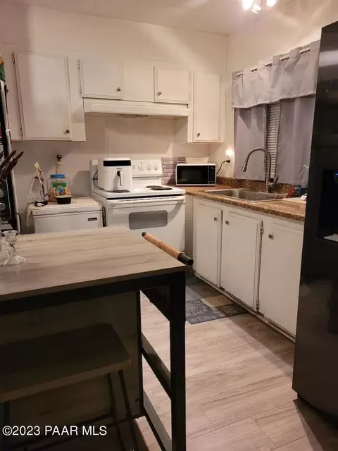 20587 E Cactus Wren Dr, Mayer, AZ 86333 photo 3