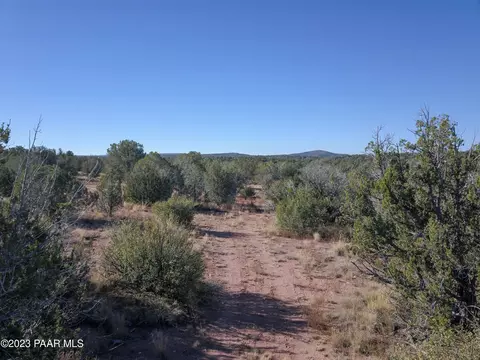 13 Cattle Dr, Ash Fork, AZ 86320 photo 3