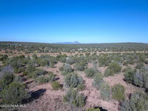 13 Cattle Dr, Ash Fork, AZ 86320 photo 2