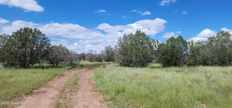 2277 W Picacho Dr, Ash Fork, AZ 86320