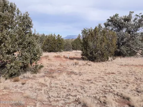 33670 W Flor Ln, Seligman, AZ 86337