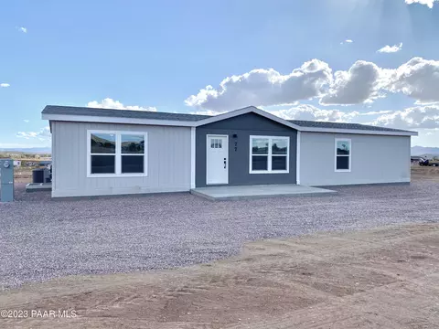 77 W Laxton Castle Way, Paulden, AZ 86334