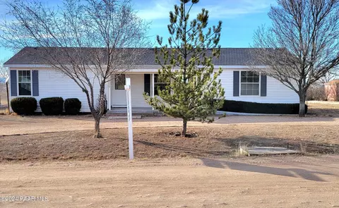24320 N Cleveland St, Paulden, AZ 86334